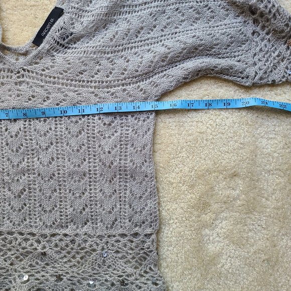 EUC Dressy V-neck Sweater Silver Size Small/Medium - Picture 7 of 7